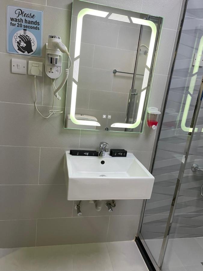 שארג'ה Al Corniche Hotel מראה חיצוני תמונה
