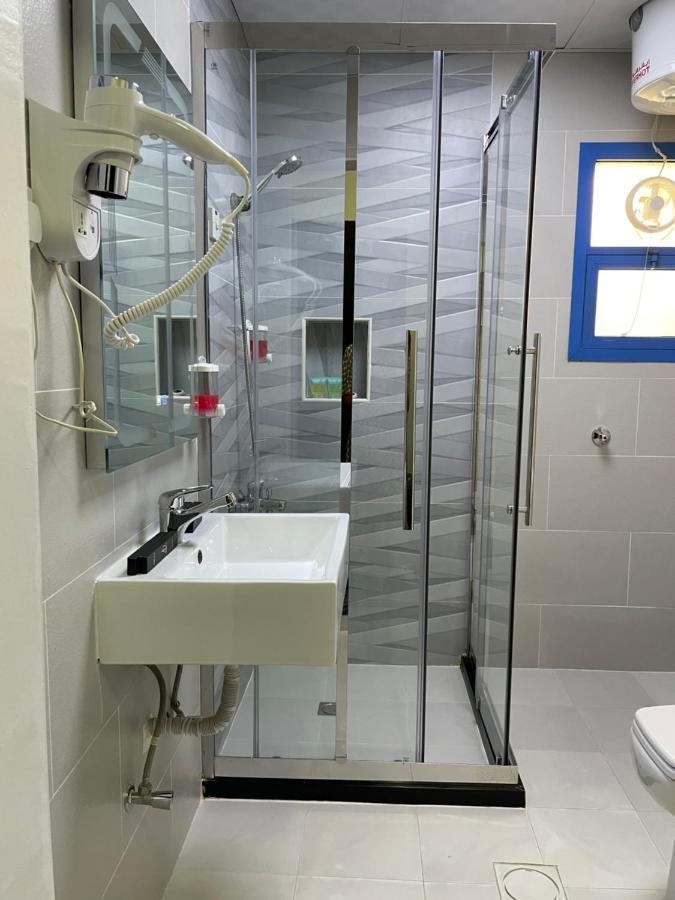 שארג'ה Al Corniche Hotel מראה חיצוני תמונה