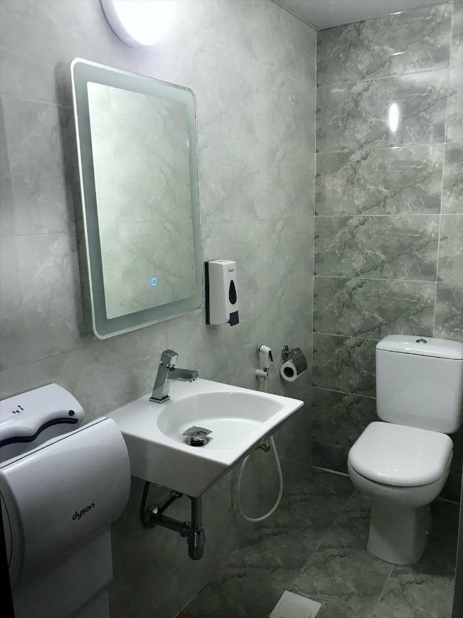 שארג'ה Al Corniche Hotel מראה חיצוני תמונה
