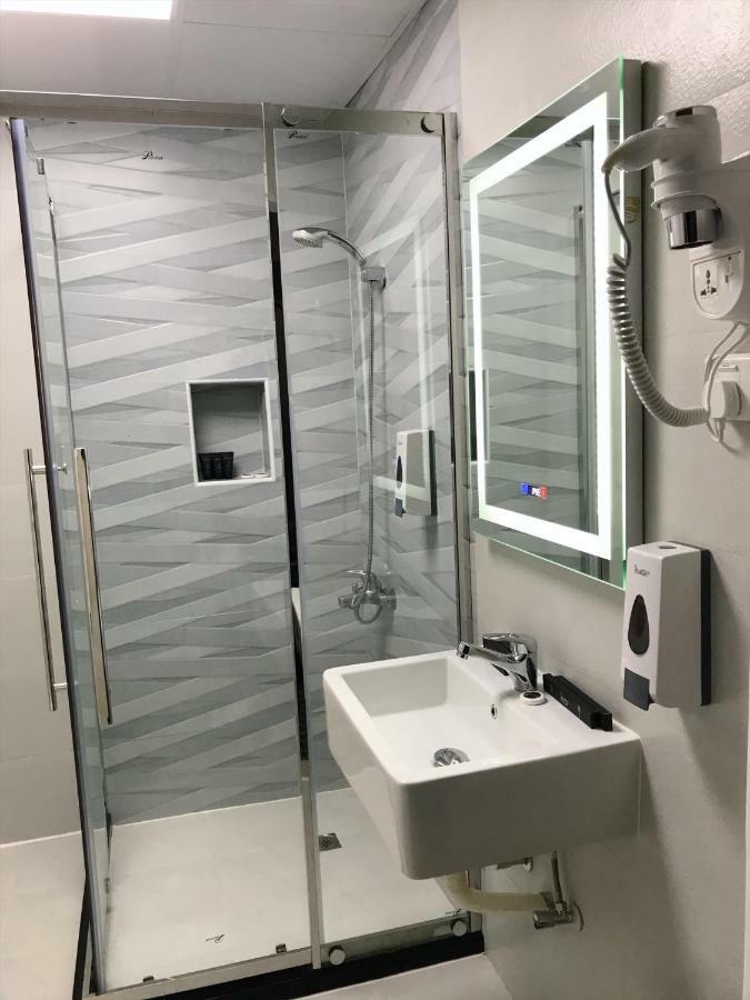 שארג'ה Al Corniche Hotel מראה חיצוני תמונה