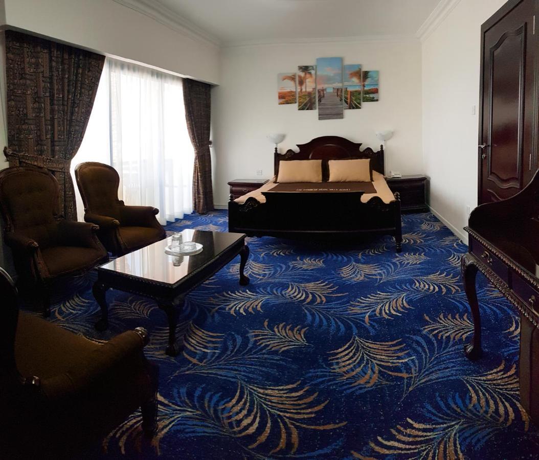 שארג'ה Al Corniche Hotel מראה חיצוני תמונה