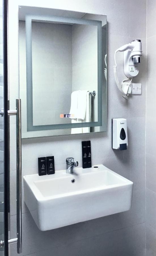 שארג'ה Al Corniche Hotel מראה חיצוני תמונה
